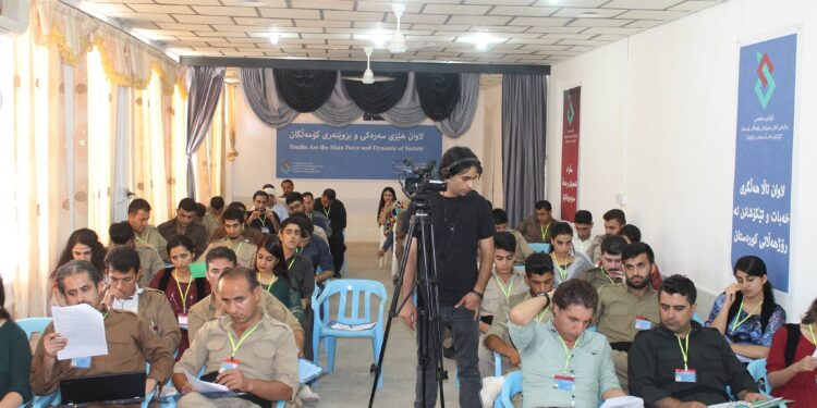 ڕاپۆرتی یەکەم رۆژی هەشتەمین کۆنگرەی یەکیەتیی لاوانی دێموکراتی رۆژهەڵاتی کوردستان