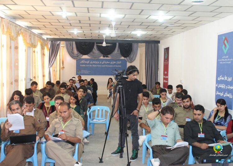 ڕاپۆرتی یەکەم رۆژی هەشتەمین کۆنگرەی یەکیەتیی لاوانی دێموکراتی رۆژهەڵاتی کوردستان