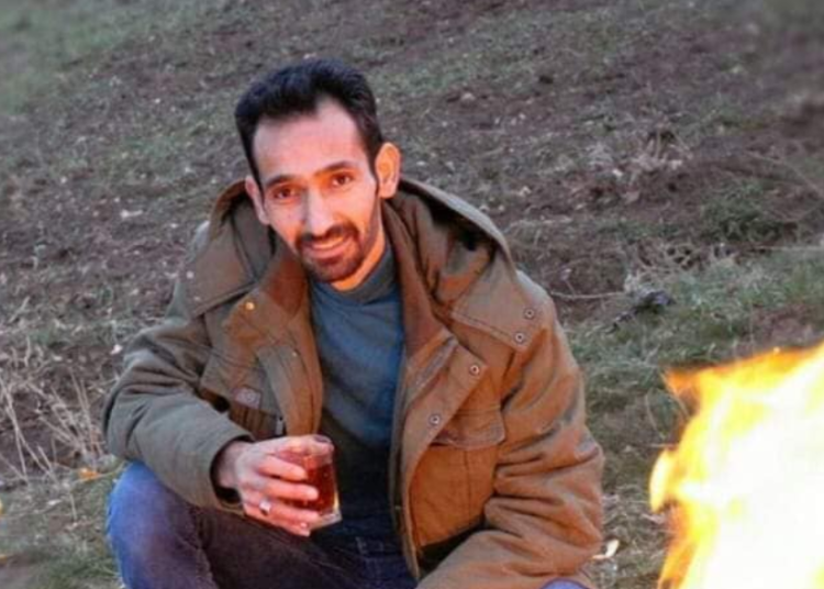 تەرمی نەخشێندراو بەئاڵای کوردستانی چالاکوان و ژینگە پارێز، خەبات ئەحمەدی لە ئاوایی نێ  بەخاک سپێدردرا