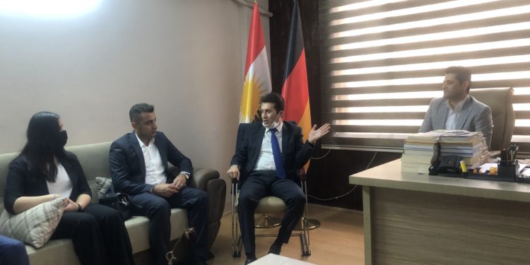 دیداری هەئیەتێکی یەکیەتیی لاوان لەگەڵ کۆمەڵەی دۆستایەتی کوردستان و ئاڵمان