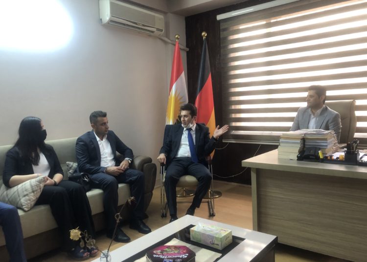 دیداری هەئیەتێکی یەکیەتیی لاوان لەگەڵ کۆمەڵەی دۆستایەتی کوردستان و ئاڵمان