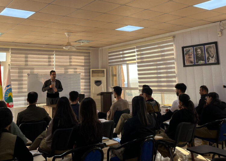 بەڕێوەچوونی خولێکی “ڕێنووس و خاڵبەندی” لەلایەن بەشی پەروەردەی یەکیەتیی لاوانەوە