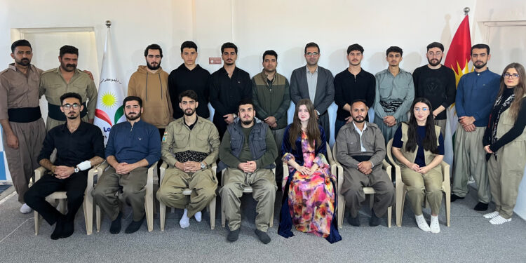 پێشکەشکردنی ڕێزلێنان بە تیمە سەرکەوتووەکانی یەکیەتیی لاوان لە فێستیڤاڵی فووتساڵدا