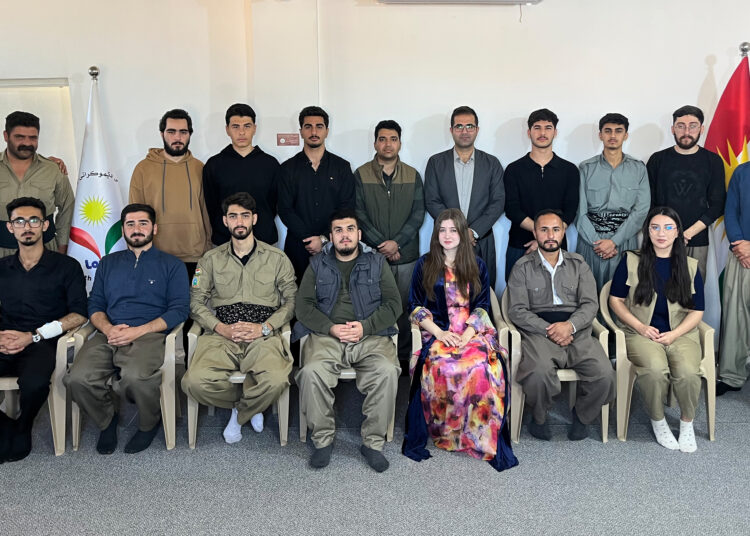 پێشکەشکردنی ڕێزلێنان بە تیمە سەرکەوتووەکانی یەکیەتیی لاوان لە فێستیڤاڵی فووتساڵدا